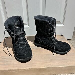 Columbia winter boots in colour black Size 8